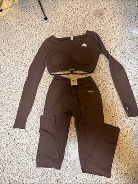 Brown Long-Sleeve Crop Top & Leggings Set